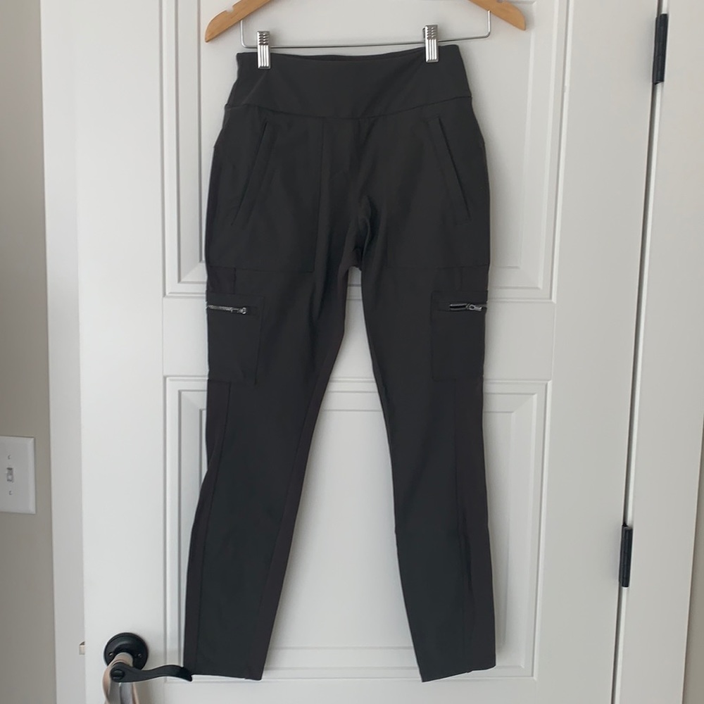 Athleta Headlands Hybrid Cargo Tights Size 4 EUC